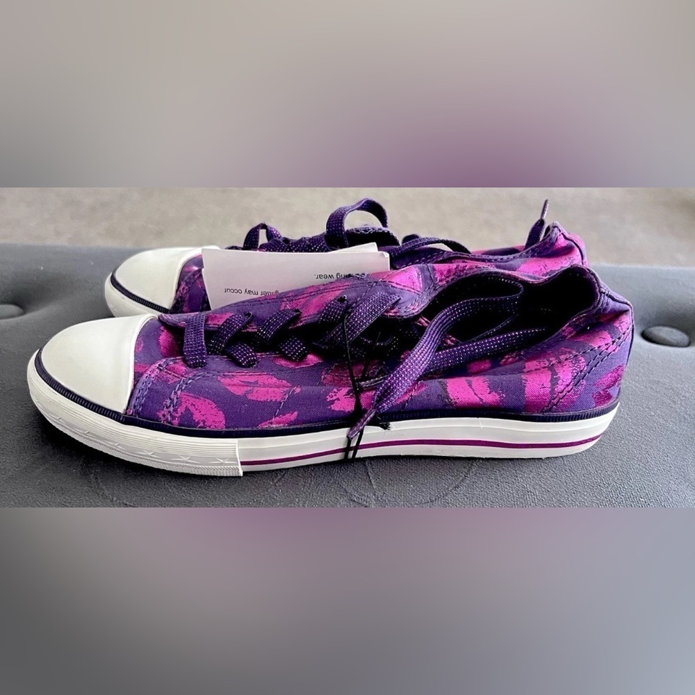 Converse Pink and Purple Kiss Low-Tops - Picture 7 of 9